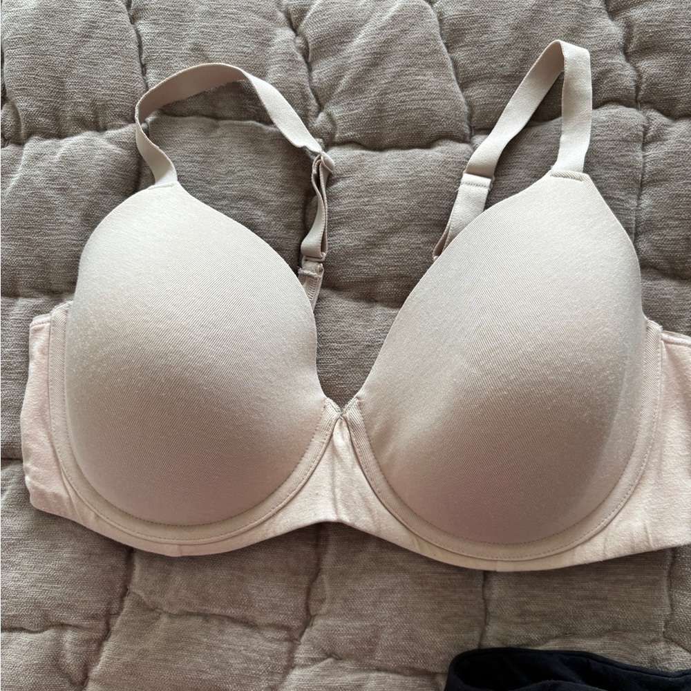 Bali (3- 38DD Bras - Black and Cream 44% cotton - worn a couple of times! - Picture 4 of 5